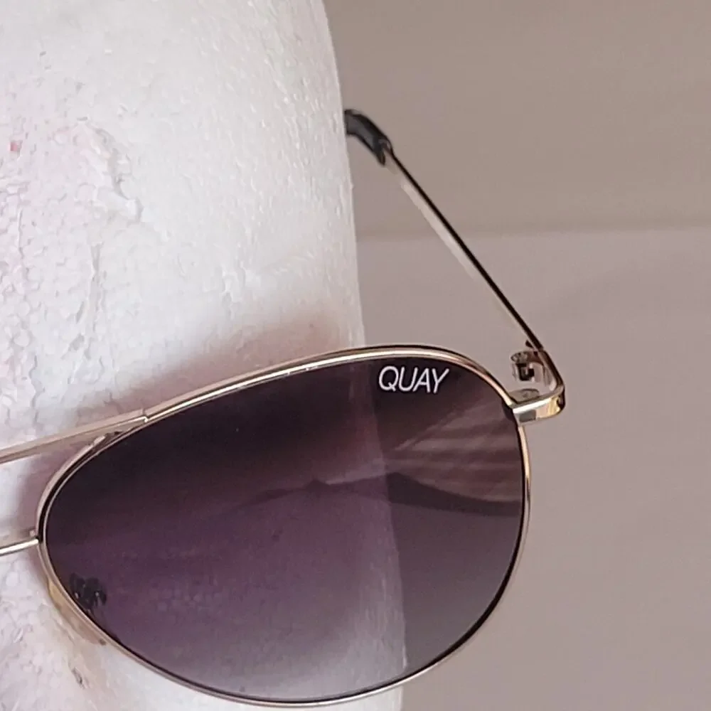 QUAY AUSTRALIA Still Standing Sunglasses Gold/Taupe Aviator